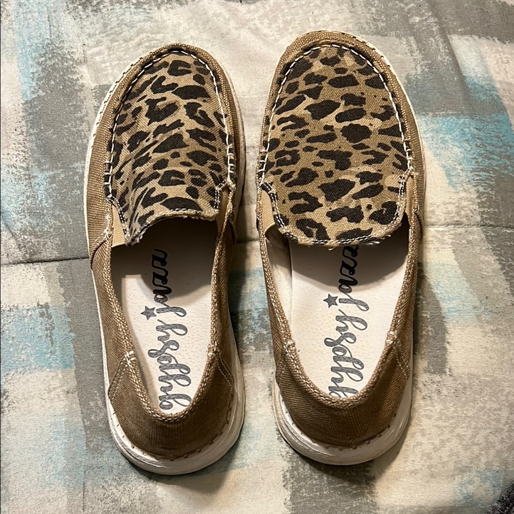 Leopard Print Slip-On Shoes
